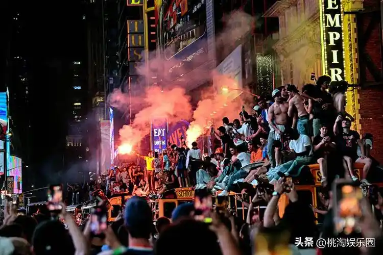 纽约狂欢！尼克斯夺冠游行引爆全城，体坛多项目迎来中国时刻