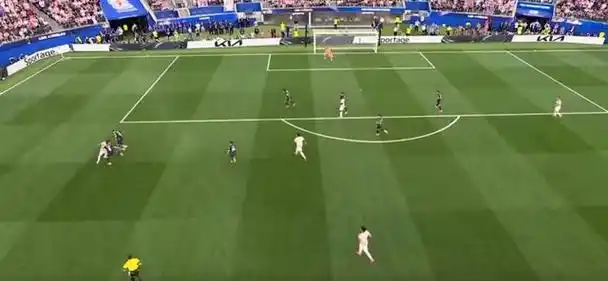 美国半场2-0领先澳大利亚，数据榜单揭示攻防效率之巅
